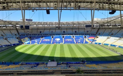 Preparação do gramado de futebol